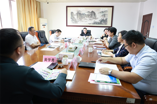 图为座谈会现场